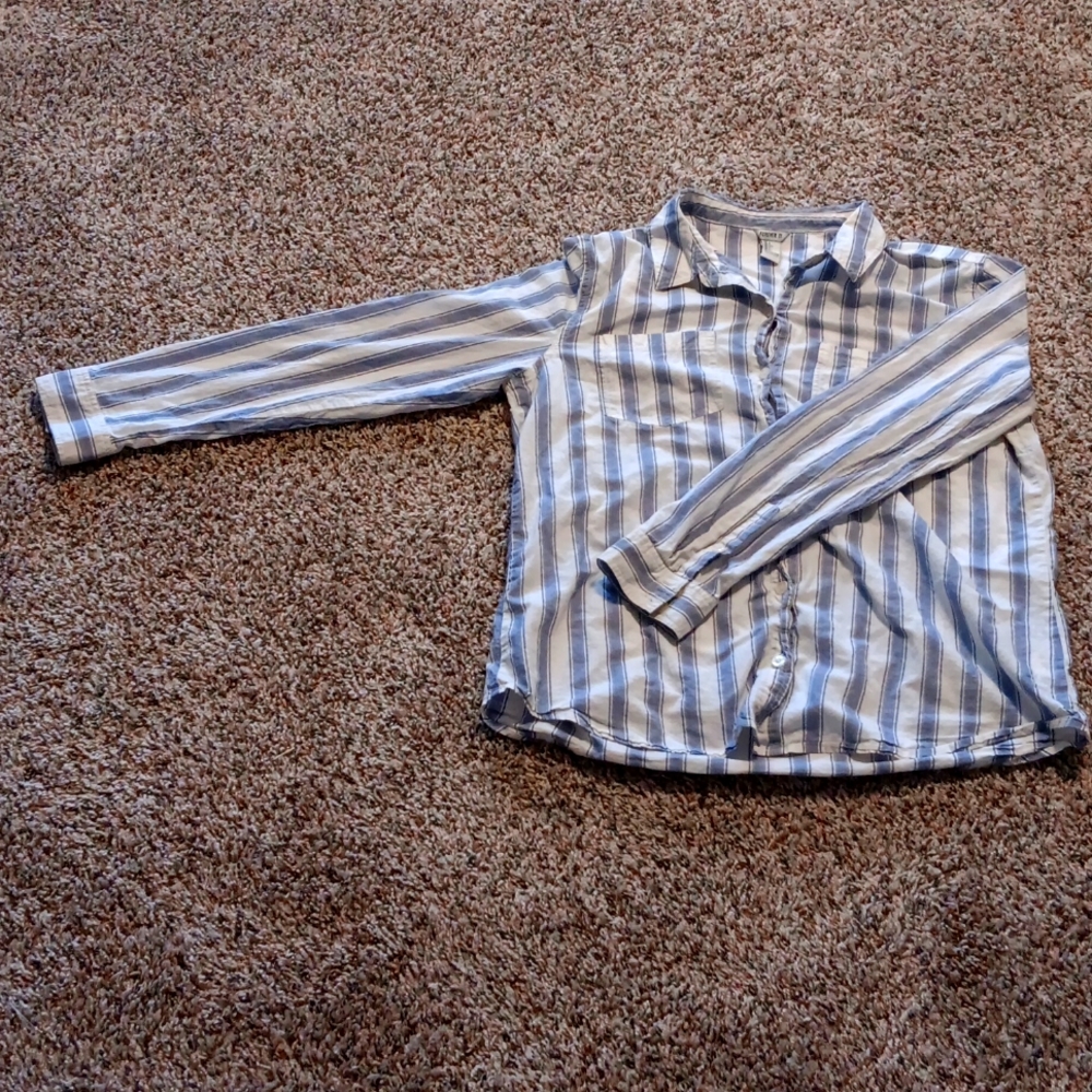 Forever 21 Large Blue and White Linen Button Up